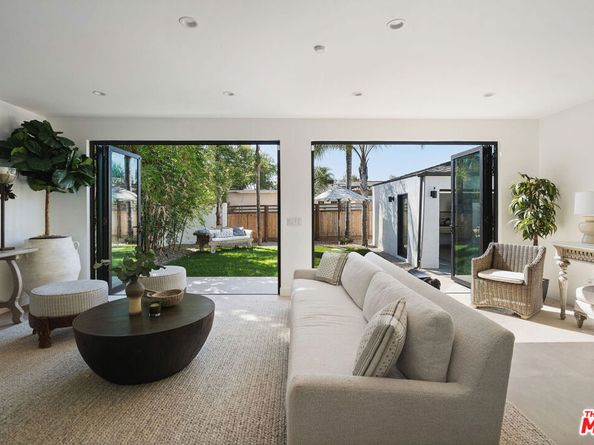 1133 S Cochran Avenue, Los Angeles CA 90019