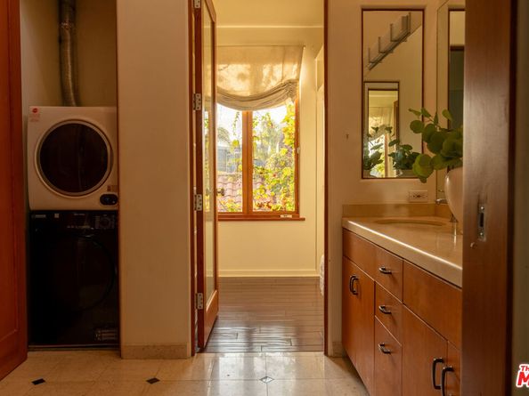 416 Carroll Canal, Venice CA 90291