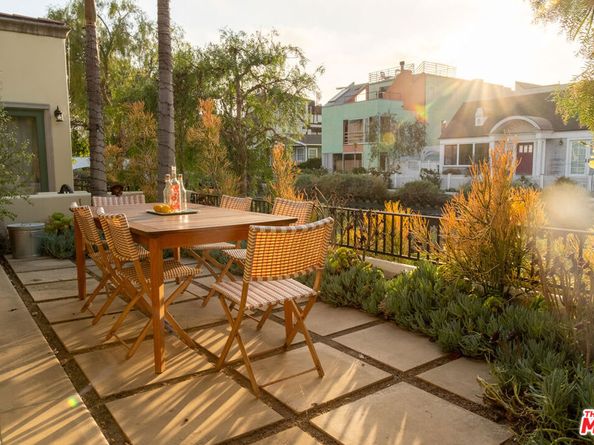 416 Carroll Canal, Venice CA 90291