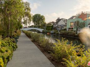 416 Carroll Canal, Venice CA 90291