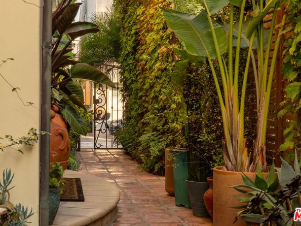 416 Carroll Canal, Venice CA 90291