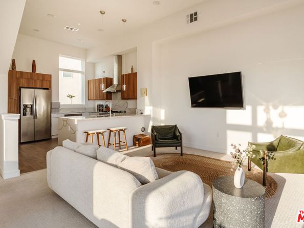 1124 W Panorama Way, Los Angeles CA 90012