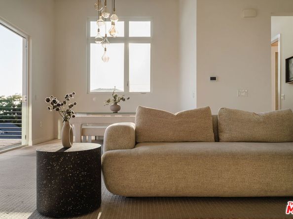 1124 W Panorama Way, Los Angeles CA 90012