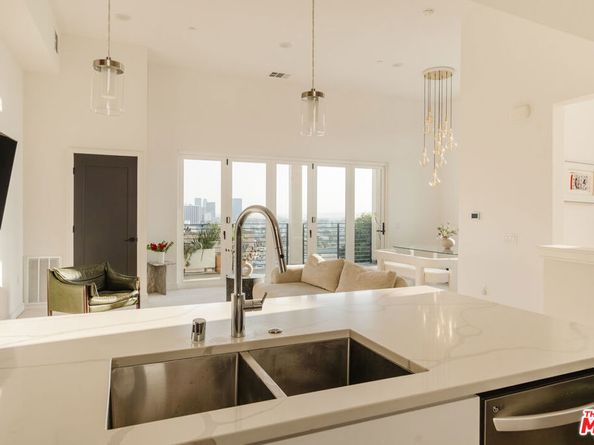 1124 W Panorama Way, Los Angeles CA 90012