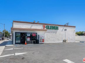 1960 Santa Fe Avenue, Long Beach CA 90810