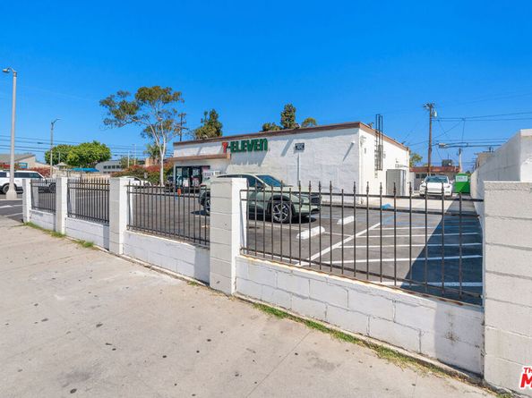 1960 Santa Fe Avenue, Long Beach CA 90810