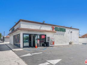 1960 Santa Fe Avenue, Long Beach CA 90810
