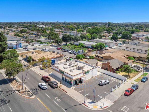 1960 Santa Fe Avenue, Long Beach CA 90810