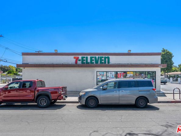 1960 Santa Fe Avenue, Long Beach CA 90810