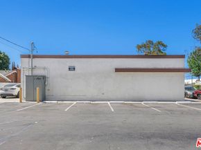 1960 Santa Fe Avenue, Long Beach CA 90810