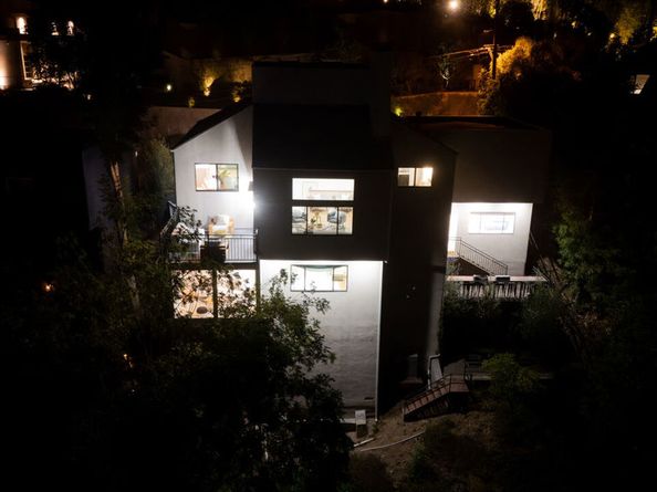 2506 Zorada Drive, Los Angeles CA 90046