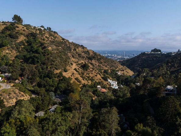 2506 Zorada Drive, Los Angeles CA 90046