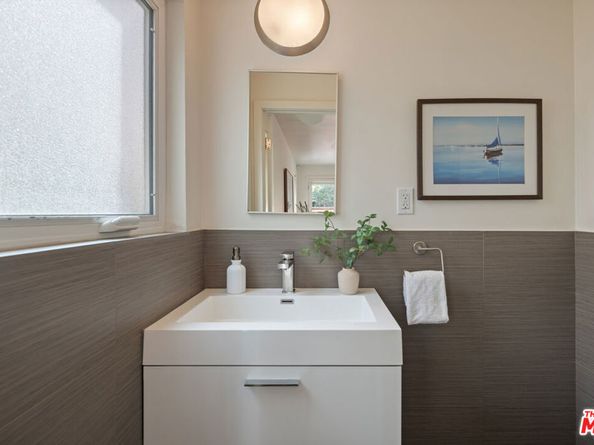 34 Anchorage Street, Venice CA 90292