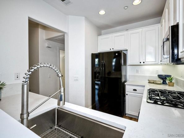 16903 New Rochelle Way 91, San Diego CA 92127