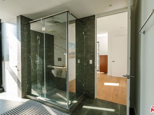 1253 N Sweetzer Avenue 6, West Hollywood CA 90069