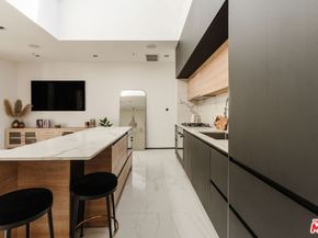 1253 N Sweetzer Avenue 6, West Hollywood CA 90069