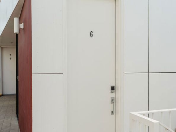 1253 N Sweetzer Avenue 6, West Hollywood CA 90069