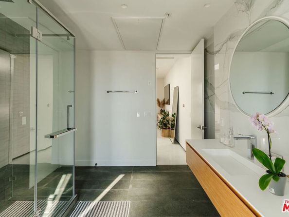 1253 N Sweetzer Avenue 6, West Hollywood CA 90069