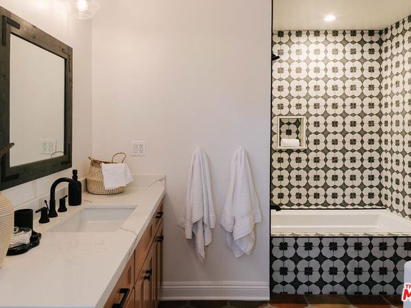 910 Masselin Avenue, Los Angeles CA 90036