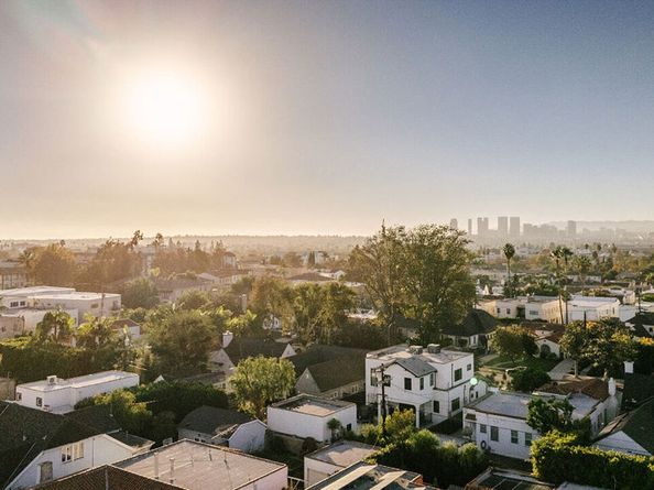 910 Masselin Avenue, Los Angeles CA 90036