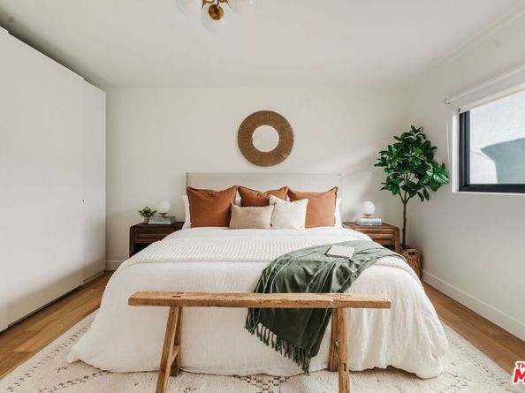 1943 12th 2, Santa Monica CA 90404