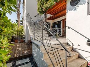 1943 12th 2, Santa Monica CA 90404