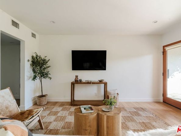 1943 12th 2, Santa Monica CA 90404