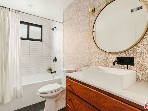 1943 12th 2, Santa Monica CA 90404