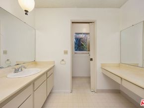 8400 De Longpre Avenue 104, West Hollywood CA 90069