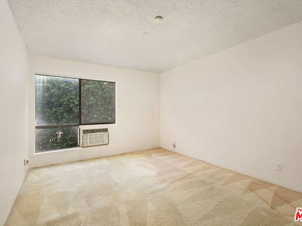 8400 De Longpre Avenue 104, West Hollywood CA 90069