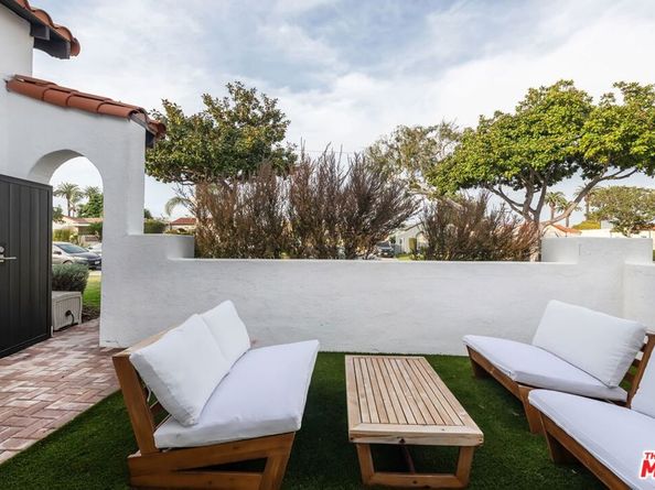 2422 W 77th Street, Inglewood CA 90305