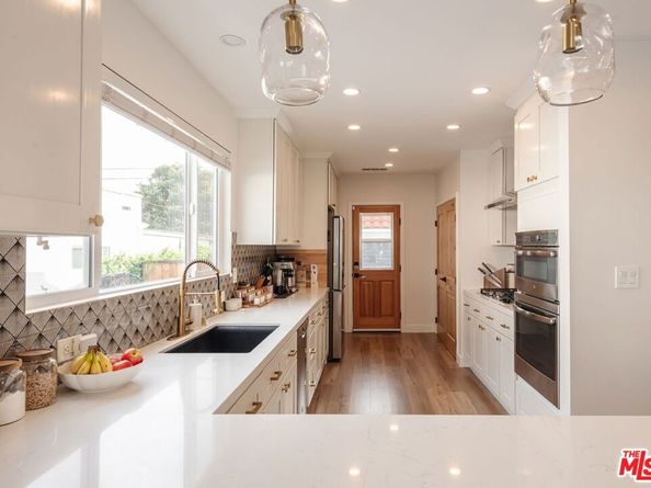 2422 W 77th Street, Inglewood CA 90305