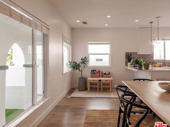 2422 W 77th Street, Inglewood CA 90305