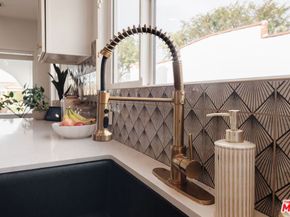 2422 W 77th Street, Inglewood CA 90305