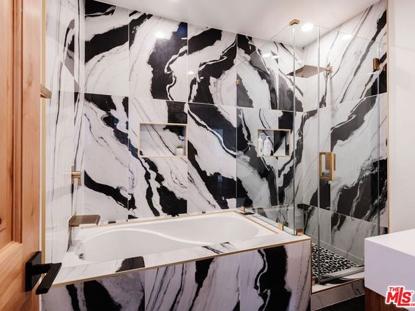 2422 W 77th Street, Inglewood CA 90305