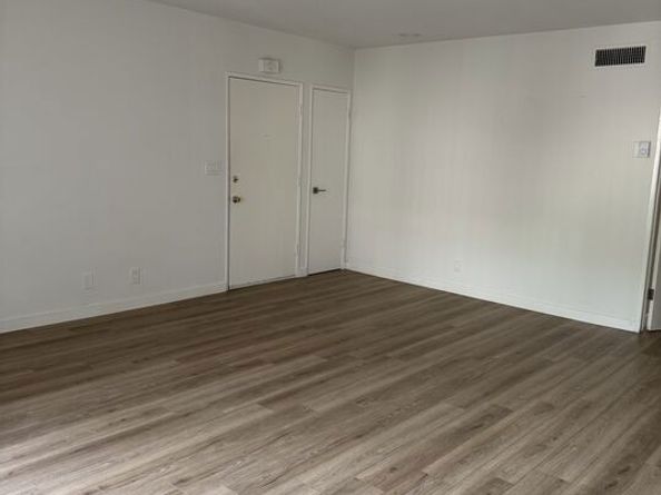 5400 Newcastle Avenue 68, Encino CA 91316