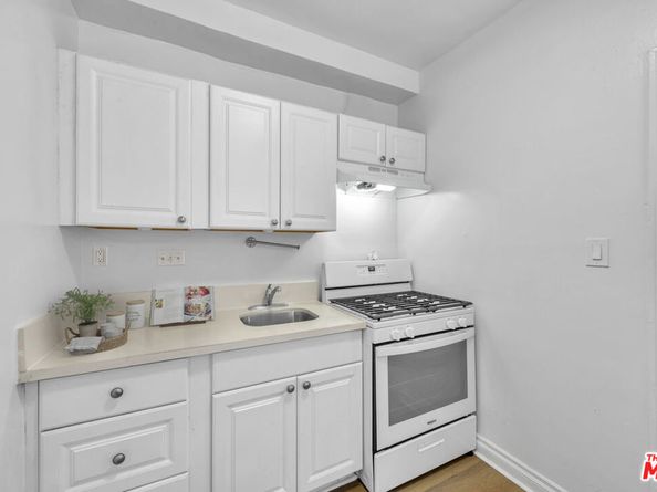 2694 James M Wood Boulevard, Los Angeles CA 90006