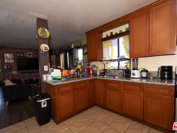 1141 E 84th Place, Los Angeles CA 90001