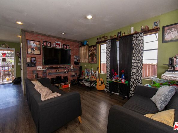 1141 E 84th Place, Los Angeles CA 90001