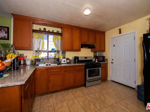 1141 E 84th Place, Los Angeles CA 90001