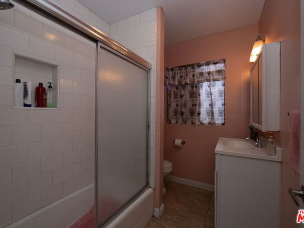 1141 E 84th Place, Los Angeles CA 90001