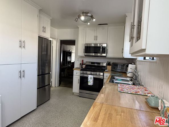 3810 S Dunsmuir Avenue, Los Angeles CA 90008