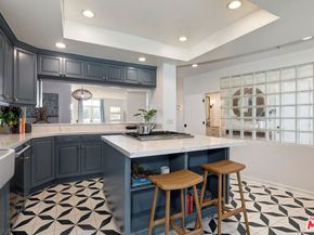 3002 3rd Street 203, Santa Monica CA 90405