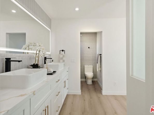 10521 Cedros Avenue, San Fernando CA 91345