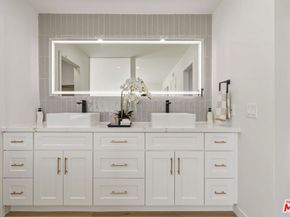 10521 Cedros Avenue, San Fernando CA 91345