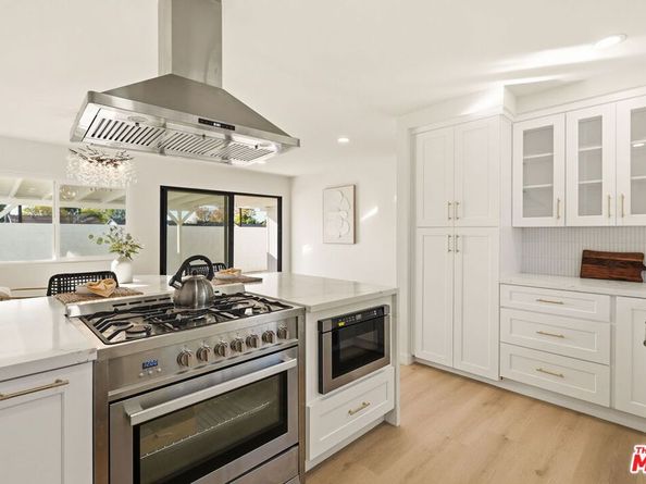 10521 Cedros Avenue, San Fernando CA 91345