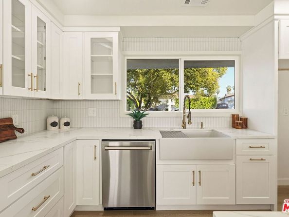 10521 Cedros Avenue, San Fernando CA 91345