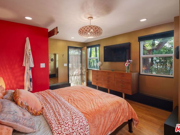 1812 S Dunsmuir Avenue, Los Angeles CA 90019
