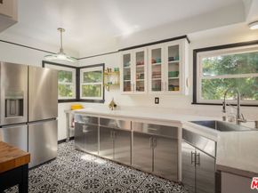 1812 S Dunsmuir Avenue, Los Angeles CA 90019