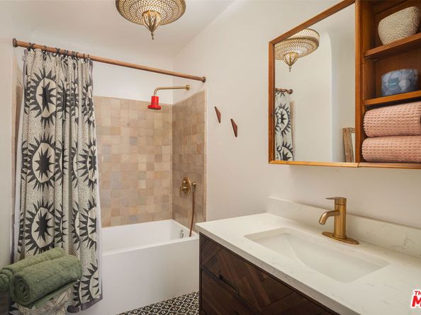 1812 S Dunsmuir Avenue, Los Angeles CA 90019